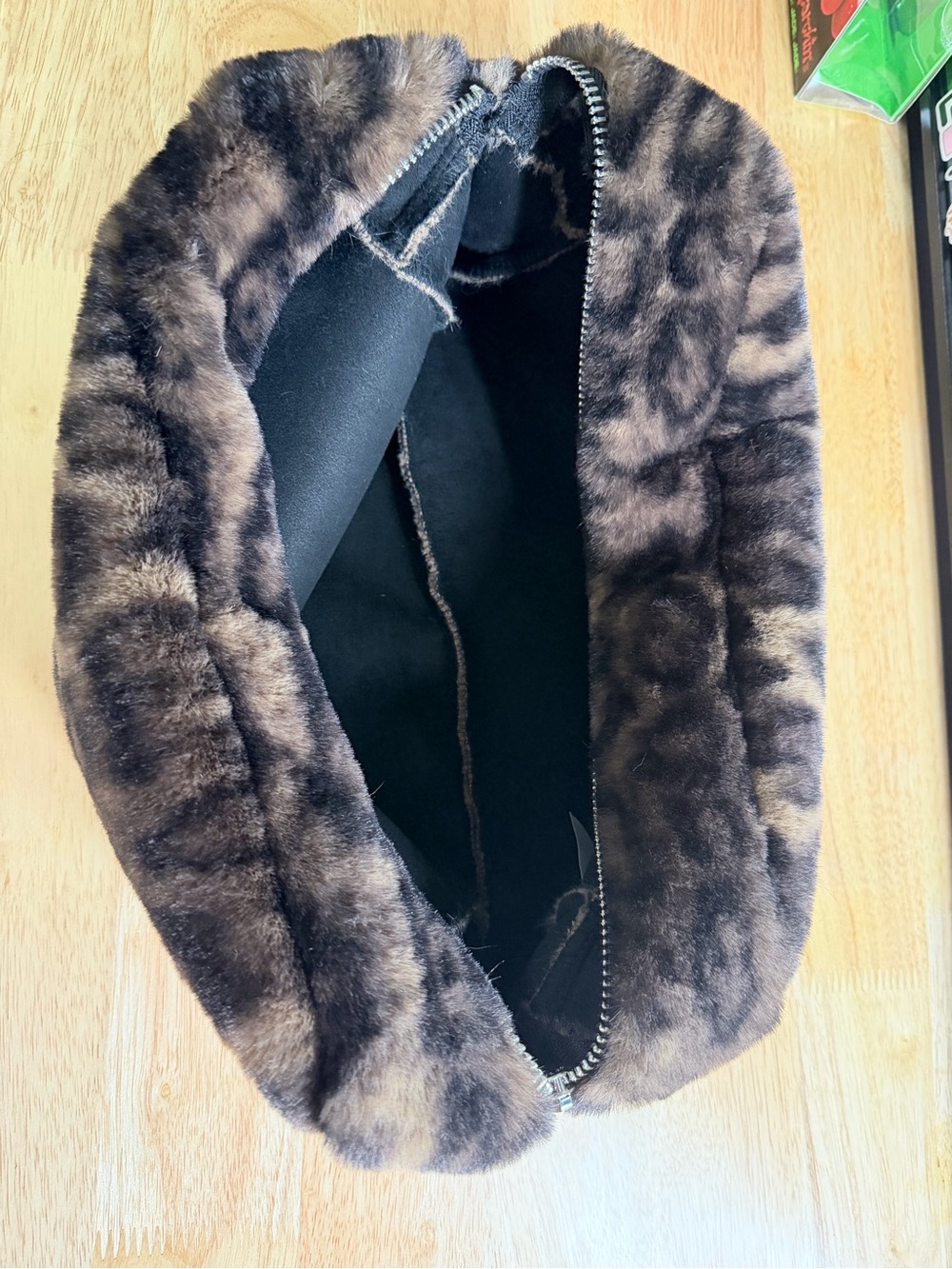 APPARIS Fur Leopard Print pouch - Picture 2 of 6
